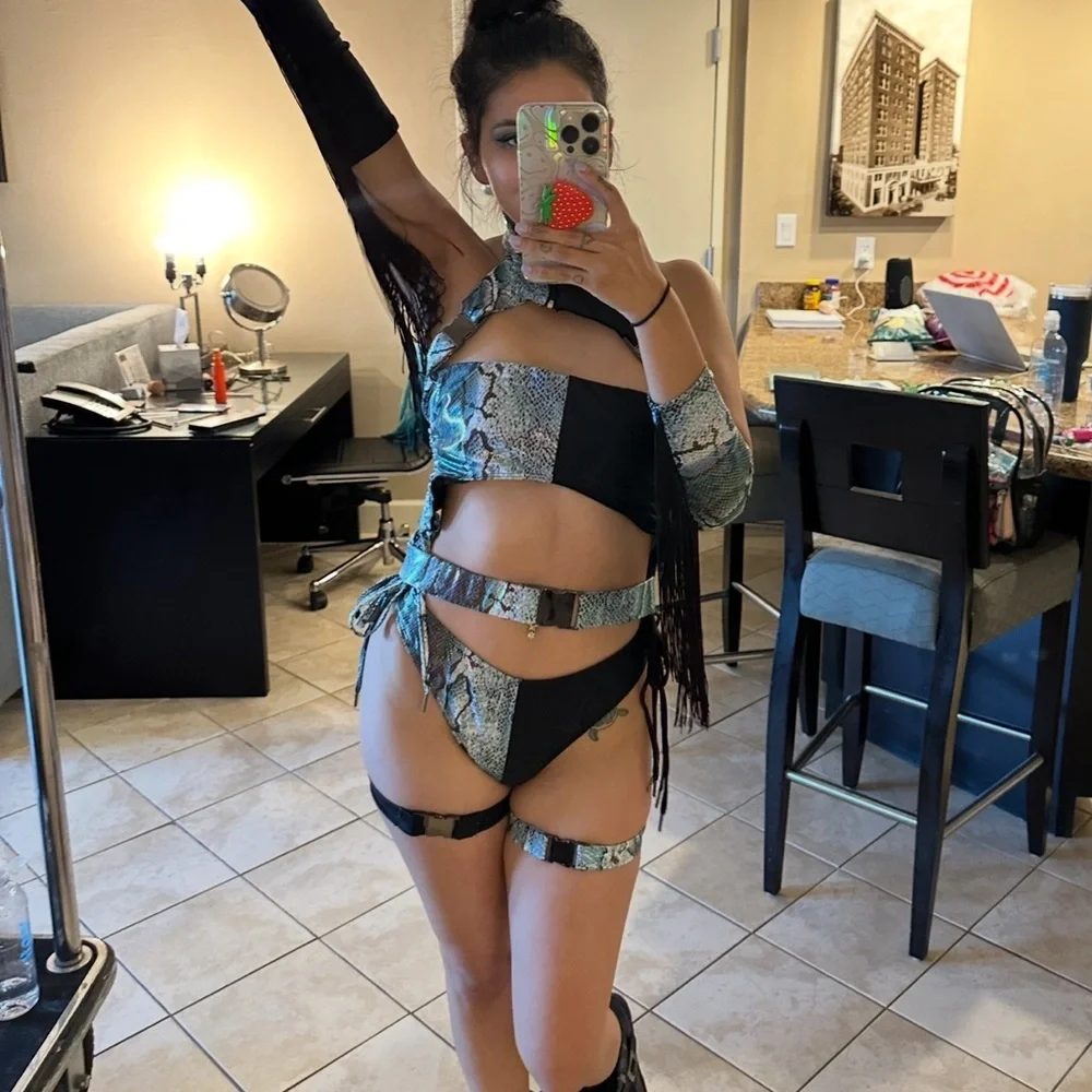 D'VERANO custom made 4 piece - Picture 2 of 3